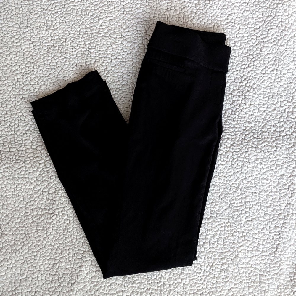 Apt. 9 Black Straight Leg Pull On pants (size 2)